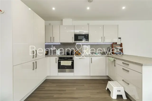 Farnsworth Drive, Edgware, HA8, photo 2