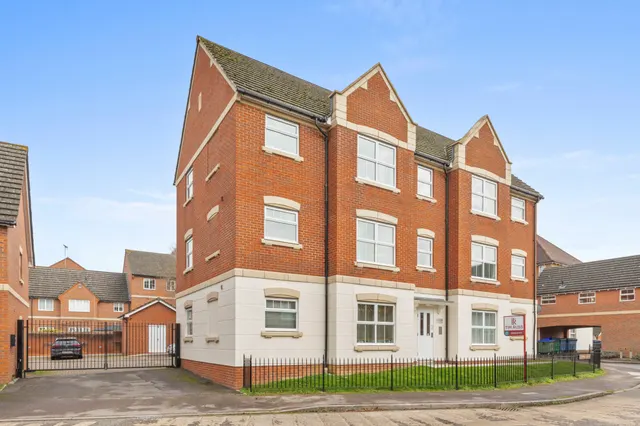 Juniper Drive, Weston Turville, HP22, photo 1