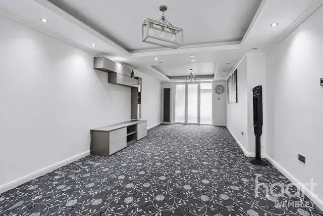 NW9, photo 1