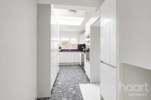 NW9, photo 2