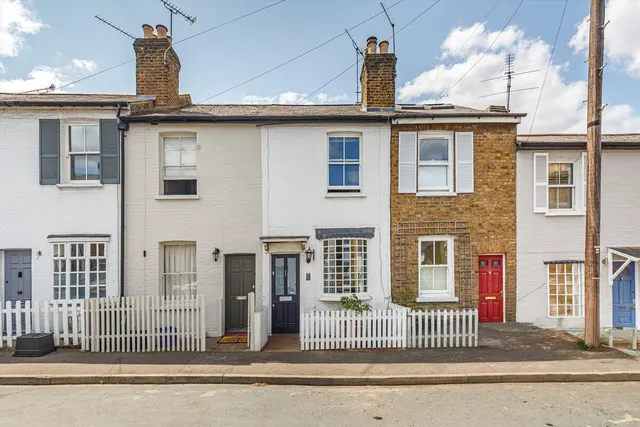 Albert Road, Richmond, TW10, photo 1