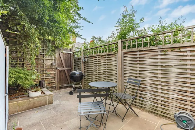 Albert Road, Richmond, TW10, photo 3