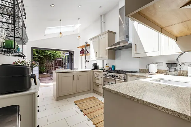 Albert Road, Richmond, TW10, photo 2