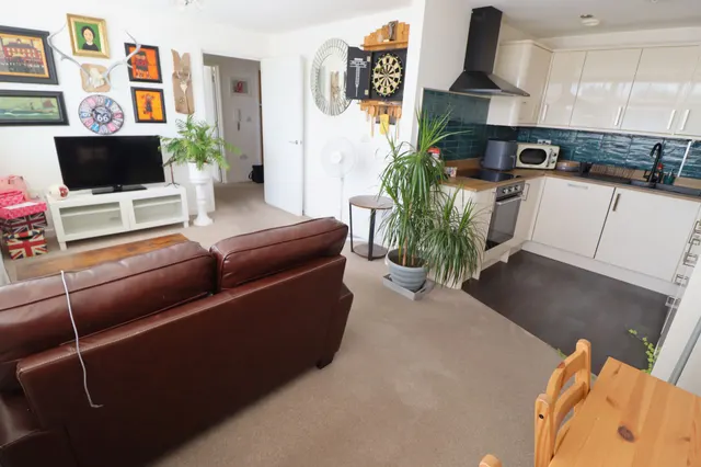 High Street, Rayleigh, SS6, photo 3