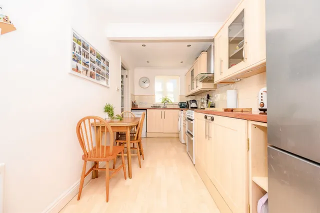 Photo 2 — Yeomans Court, Hemel Hempstead