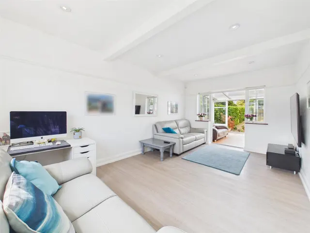 Photo 3 — Meadway, Ruislip, Middlesex, HA4 7QW