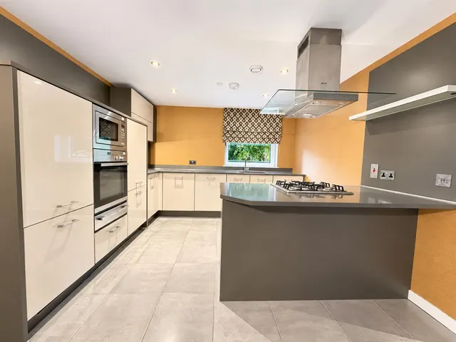 Silvertrees Wynd, Bothwell, G71, photo 3