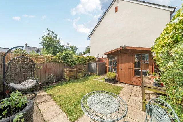 Photo 2 — Victoria Way, Liphook, GU30