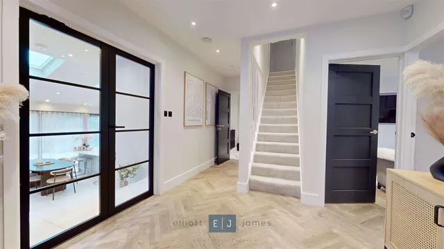 Photo 2 — Stradbroke Grove, Buckhurst Hill