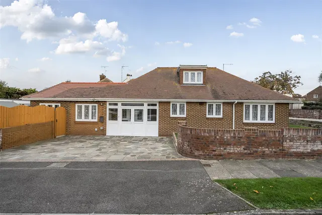 Bowes Avenue, Margate, Kent, CT9 5EP, photo 1