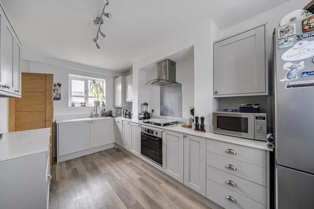 Cavalry Crescent, Windsor, SL4, photo 2