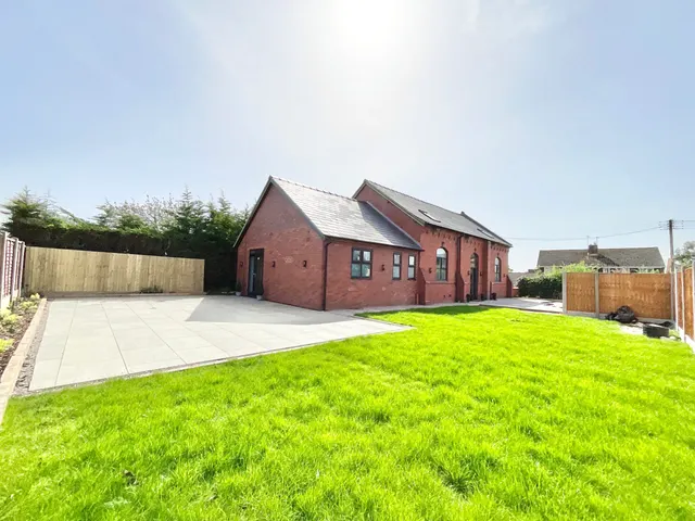 4 bedroom house, High Offley Road, Woodseaves, ST20