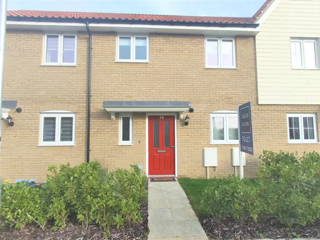 3 bedroom house — Weavers Lane, BURY ST. EDMUNDS