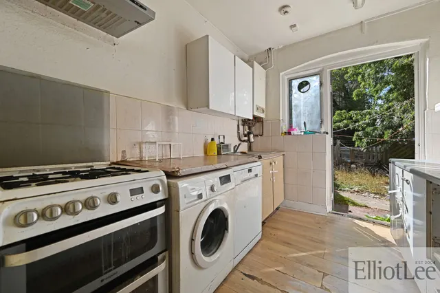 Fernbank Avenue, Wembley, HA0, photo 3