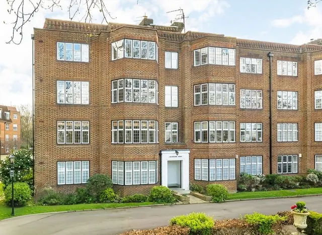 Portsmouth Road, Putney, SW15, photo 1
