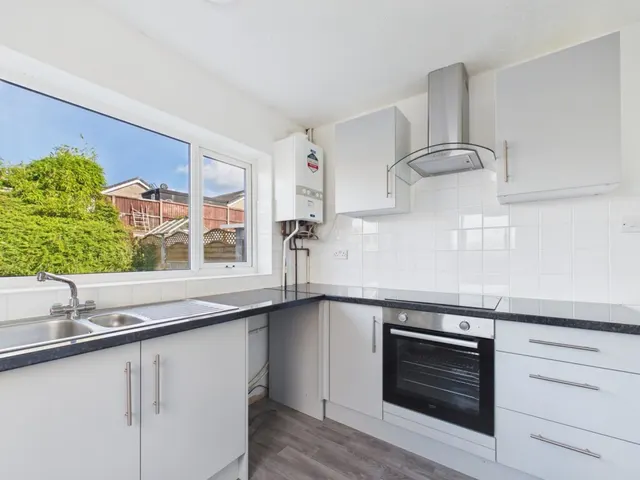 Soames Crescent, Longton, ST3, photo 3