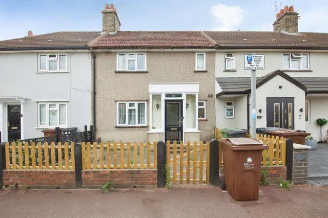 Dawson Avenue, Barking, photo 1