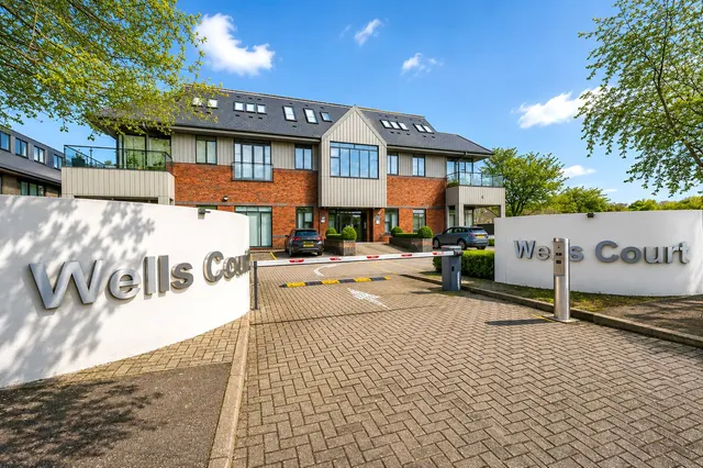 Albert Drive, Woking, GU21, photo 1