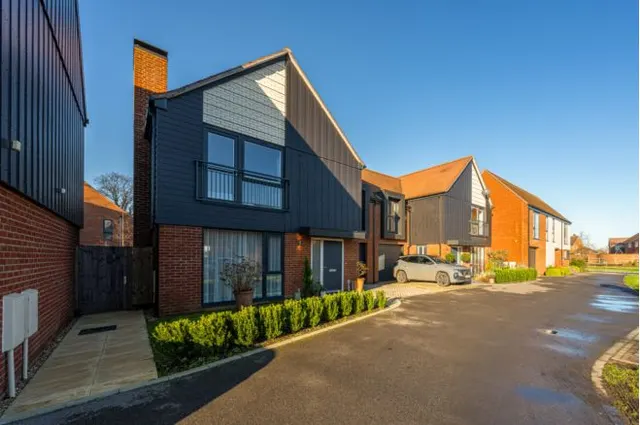 Stillwater Close, Cranleigh, GU6, photo 2