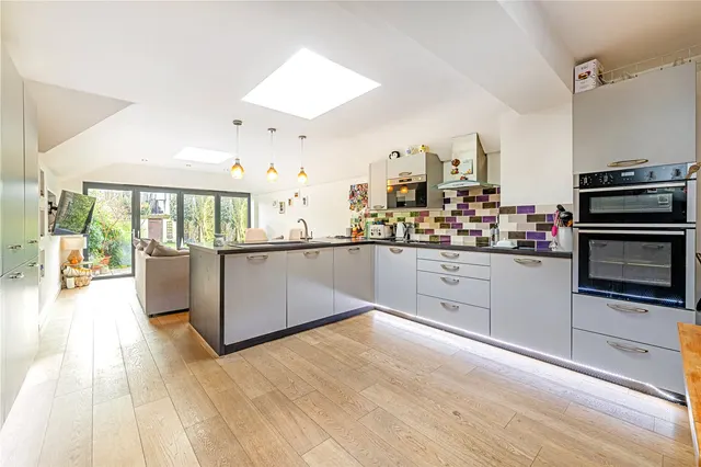 Photo 2 — Albion Road, Twickenham, TW2 6QJ