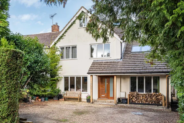 Hollis Wood Drive, Wrecclesham, GU10, photo 1