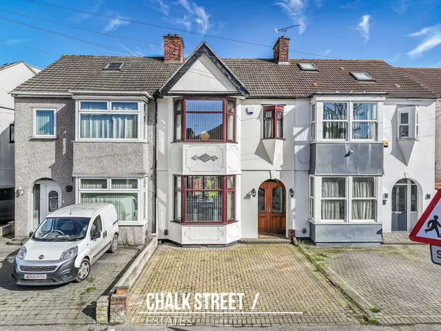 Havering Road, Romford, RM1 4QU, photo 1