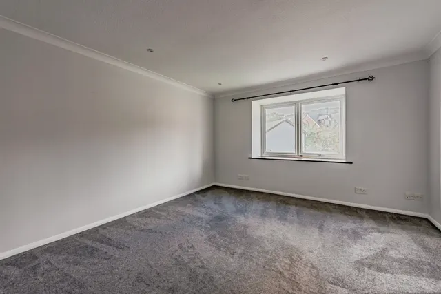 The Willows, Redhill, RH1, photo 3