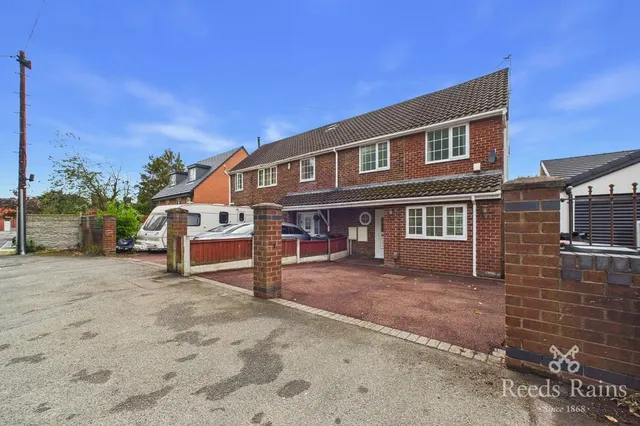 Knowsley Park Lane, Prescot, Merseyside, L34, photo 1