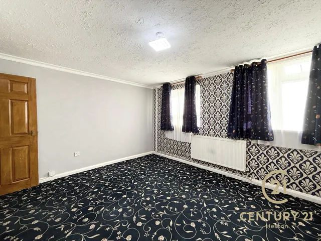 Parkfield Drive, Northolt, UB5, photo 2