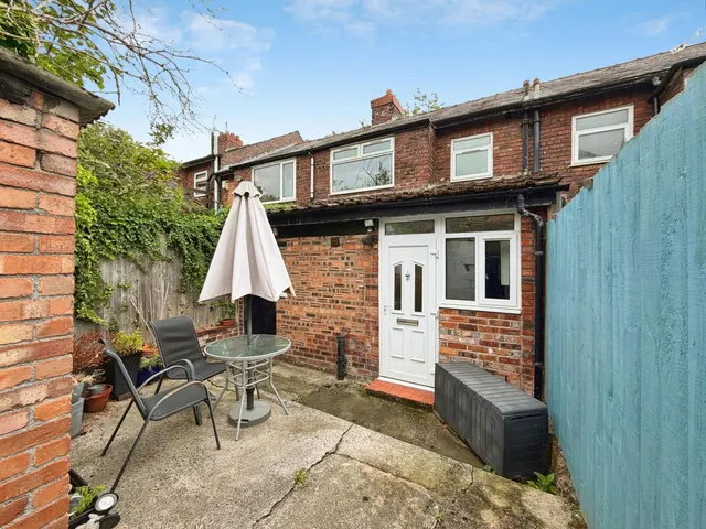 Garston Old Road, Liverpool, L19, photo 1