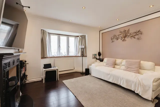 Central Avenue, South Ockendon, RM15, photo 3