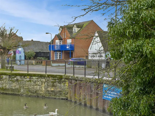 Wilsham Road, photo 1