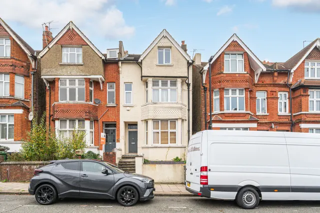 London, SW16, photo 1