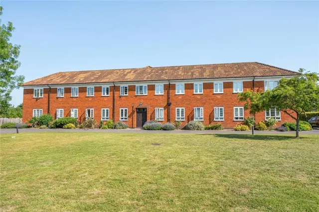 Bakersgate Gardens, Pirbright, GU24, photo 1