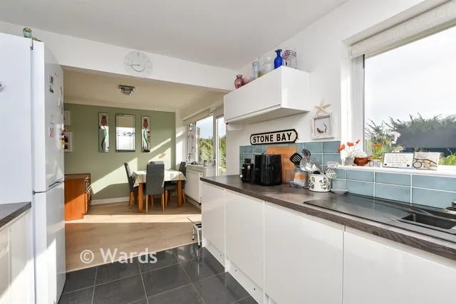 Queens Avenue, Broadstairs, CT10, photo 3