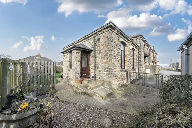 Briestfield Road, Grange Moor, WF4, photo 1