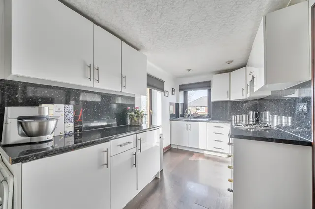 Briestfield Road, Grange Moor, WF4, photo 3