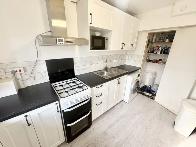 Civic Close, B1, photo 3