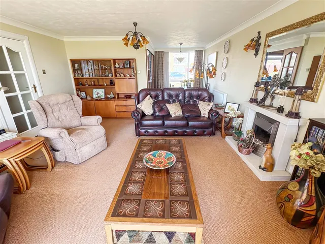 Overstrand Avenue, Rustington, photo 3