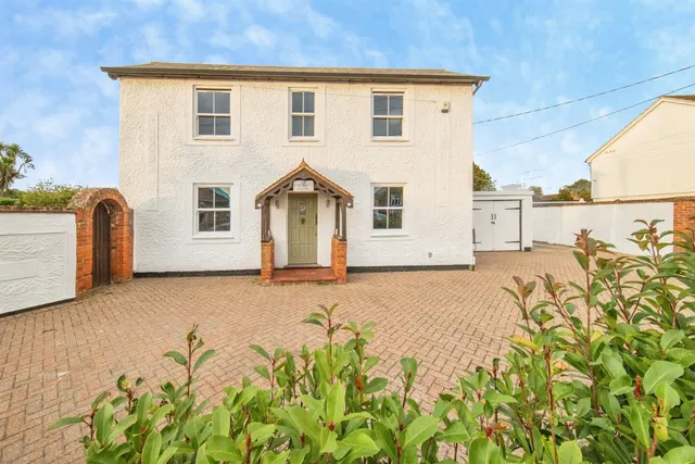 Thorpe Road, Kirby Cross, CO13, photo 1