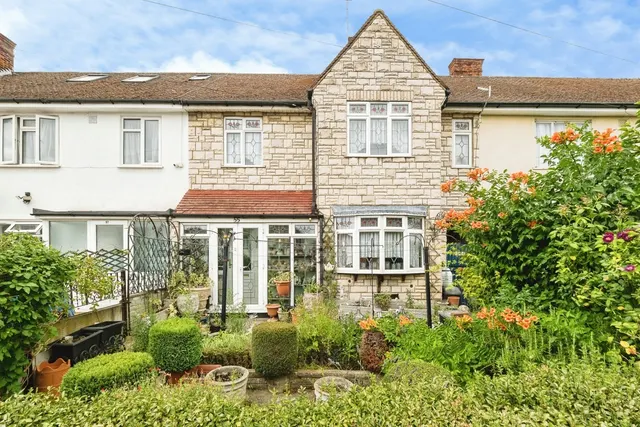 Finchingfield Avenue, Woodford Green, IG8, photo 1