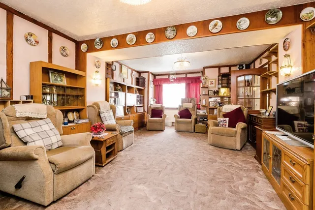 Photo 2 — Finchingfield Avenue, Woodford Green, IG8
