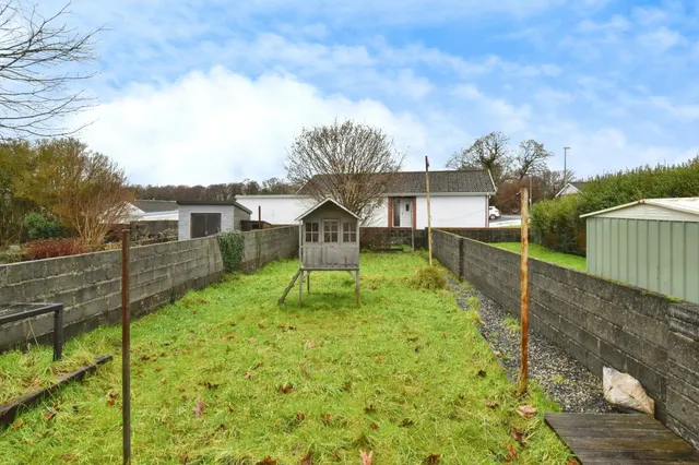 Walter Road, Ammanford, SA18, photo 1