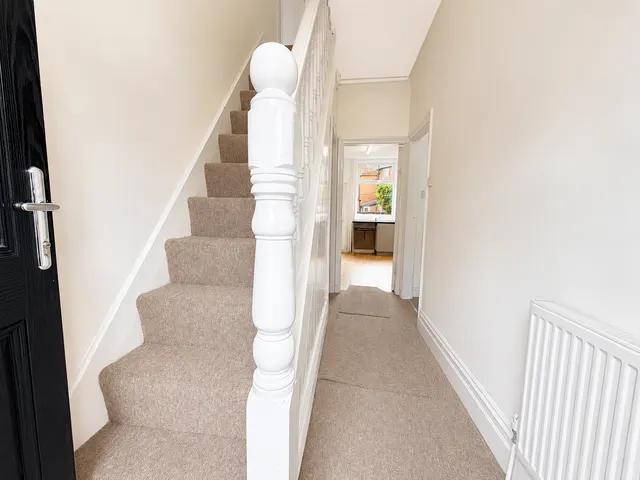 Aberdeen Crescent, Edgeley, SK3, photo 3