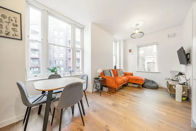 Photo 2 — Flat 1, 4 Oxford Road, LONDON
