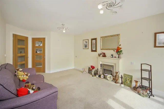 Hanbury Road, Droitwich, WR9, photo 3