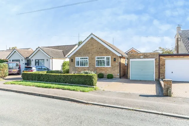 Earls Barton Road, Mears Ashby, NN6, photo 1