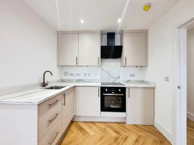 Ash Street, Ash, Aldershot, Surrey, GU12 6LH, photo 1