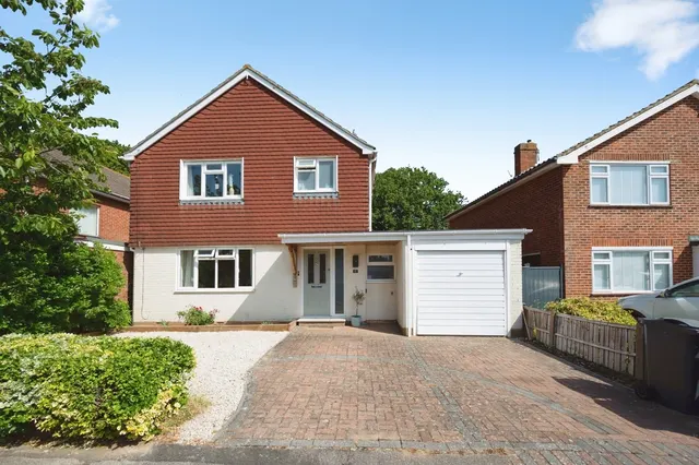 Burwood Grove, Hayling Island, PO11, photo 1