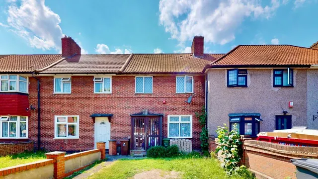 Valence Avenue, Dagenham, RM8, photo 1